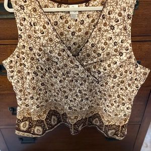 Women sleeveless shirt